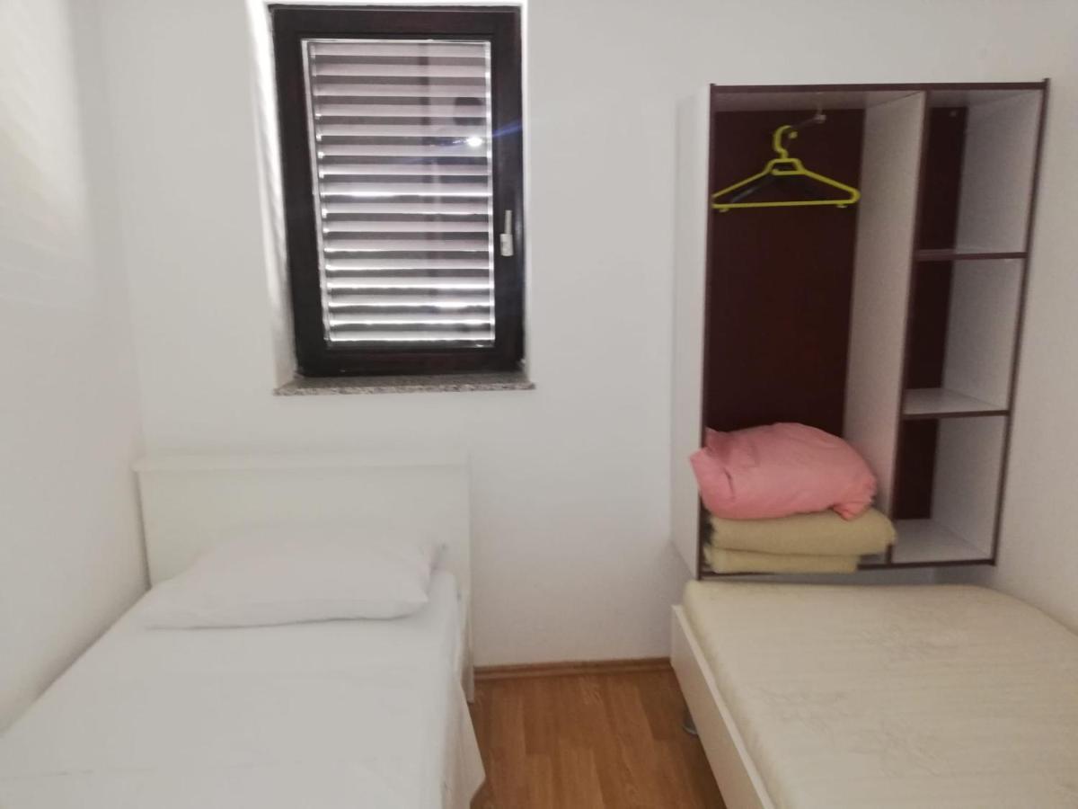 Iva/Sepac 1 Apartment Krk Town Luaran gambar